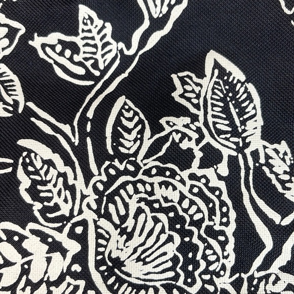 Floral Black and Ivory Tote Bag Faux And Canvas Snap Closure Lined Beach - Picture 2 of 11
